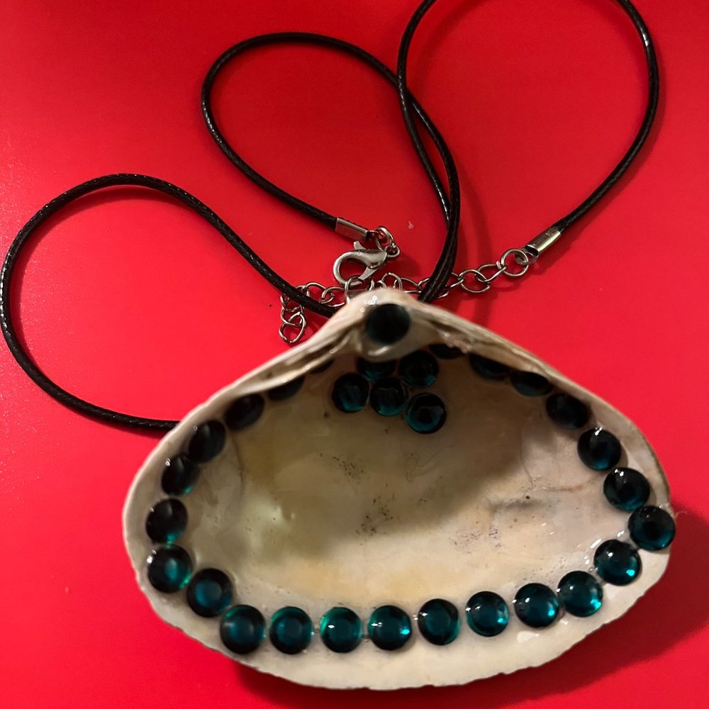 Rhinestone Seashell Hand Design - Picture 16 of 16